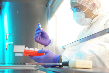 GettyImages-673805662-cell-processing-lab-development GettyImages-673805662-cell-processing-lab-development