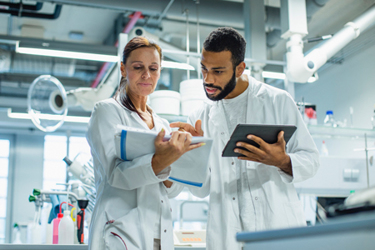 GettyImages-1441662840-lab-team-communication-collaboration GettyImages-1441662840-lab-team-communication-collaboration
