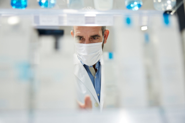 GettyImages-1372726831-mask-lab GettyImages-1372726831-mask-lab